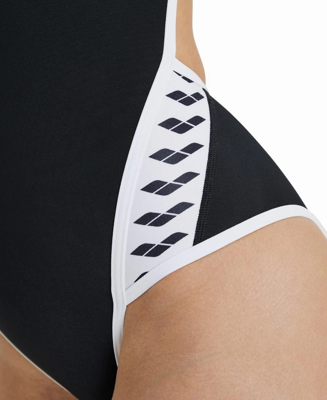 ARENA Women's Icons Solid Sports Swimsuit Super Fly Back Racing Training Competitive Swim Bathing Suit Athletic Swimwear