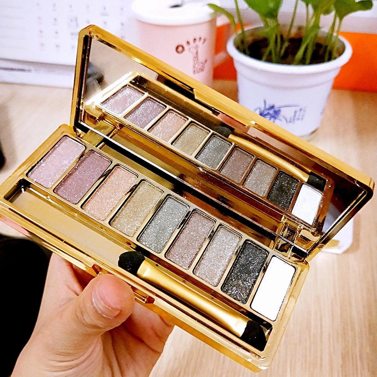 Eyeshadow Palette High Pigment Glitter & Shimmer Pearl Eyeshadow 9 Colors Waterproof Makeup Glitter Eyeshadow Palette with Brush Eye Shadows