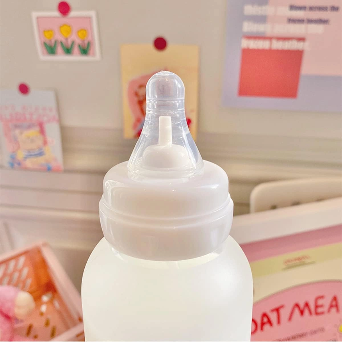 JHTPSLR Strawberry Bear Glass Sippy 11oz Kawaii Drinking Bottle for Adults Sports Office Cute Frosted Borosilicate Portable Water Jug (D)