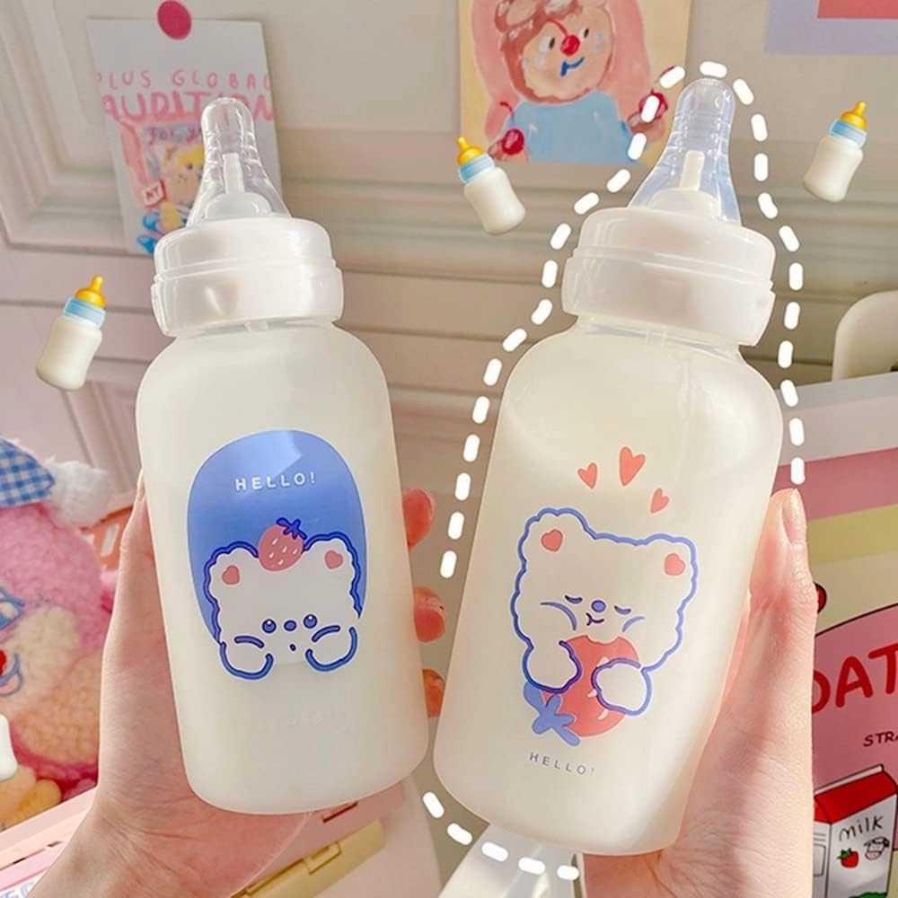 JHTPSLR Strawberry Bear Glass Sippy 11oz Kawaii Drinking Bottle for Adults Sports Office Cute Frosted Borosilicate Portable Water Jug (D)