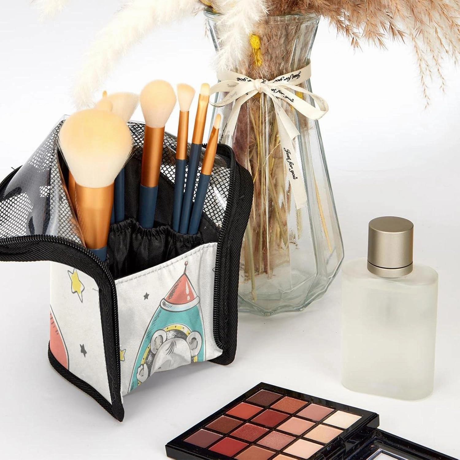 Makeup Brush Organizer Bag, Portable Travel Cosmetic Brush Case with 12 Makeup Brushes, Cute Cartoon Bear Flying in Rocket Foldable Makeup Cup for brushes, Eyebrow Pencil
