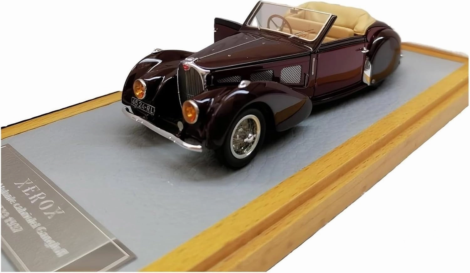 Metal Car Model 1:43 for Bugatti T57SC 1937 Vintage Car Simulation Resin Static Model Toys Finished Simulated Vehicle Die Cast Vehicles