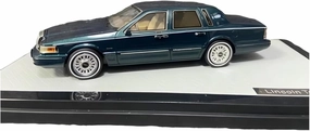 Metal Car Model 1:43 for Lincoln Towncar 1996 Car Model Hobbyist Collection Souvenir Resin Home Ornaments Die Cast Vehicles