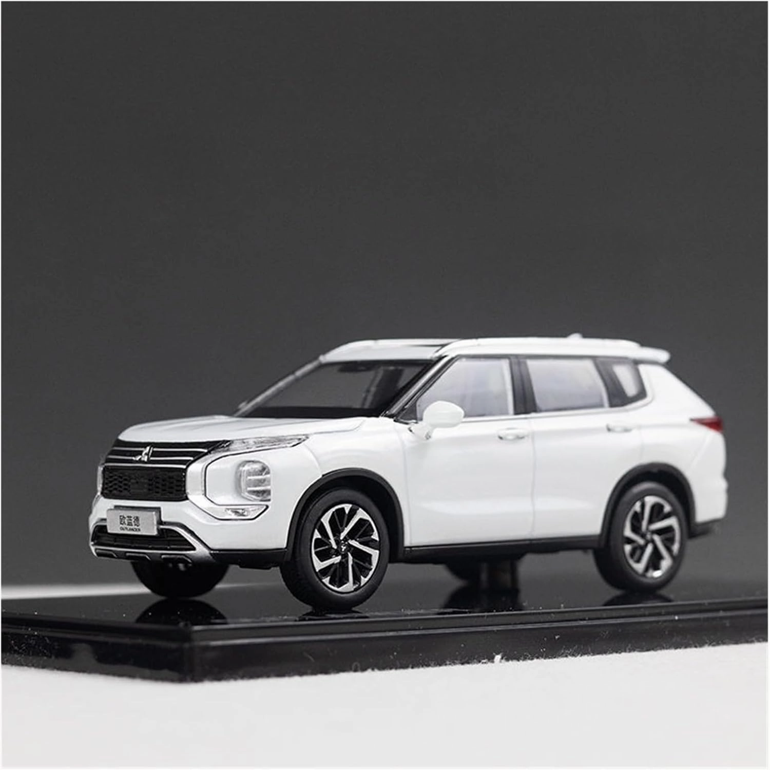 Metal Vehicles Toys 1:43 for Mitsubishi Outlander 2023 SUV Alloy Car Model Bedroom Decoration Indoor Display Home Or Office Décor(White)