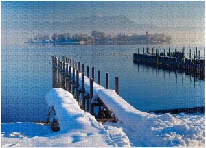 MyPuzzle Boat Jetty in Gstadt at Chiemsee with View to Fraueninsel Against Hochgern - Premium 1000 Piece Jigsaw Puzzle for Adults