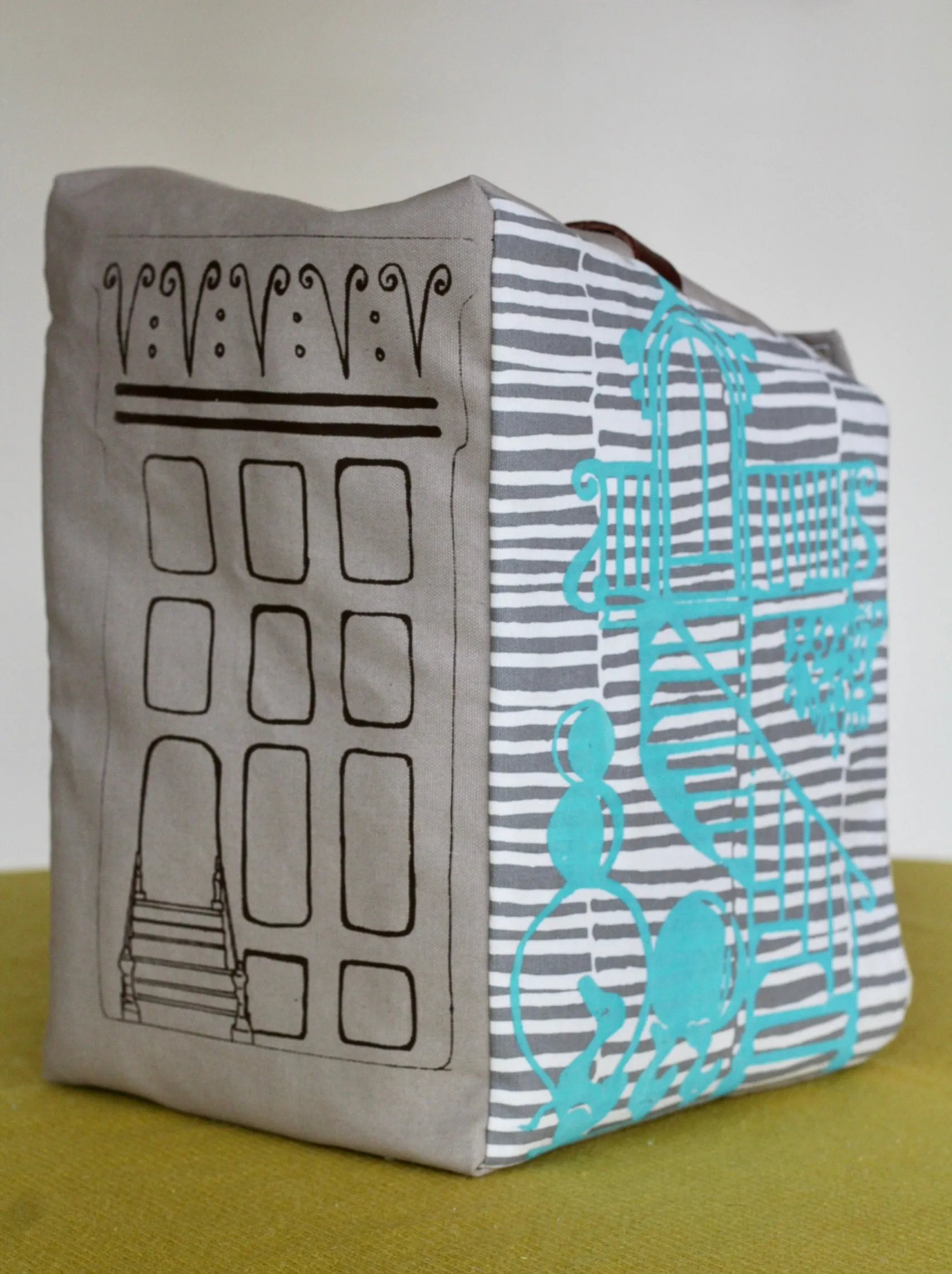 Portable Brownstone City Life Toy House