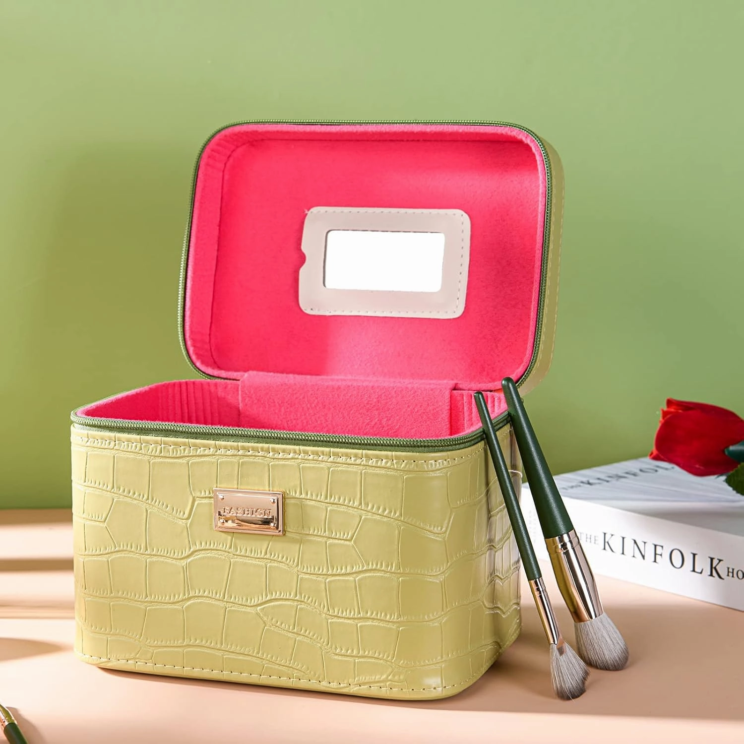Portable Leather Cosmetic Case with Mirror, Green Large Capacity Cosmetic Organizer, Professional Train Case Makeup Box for Women Adults